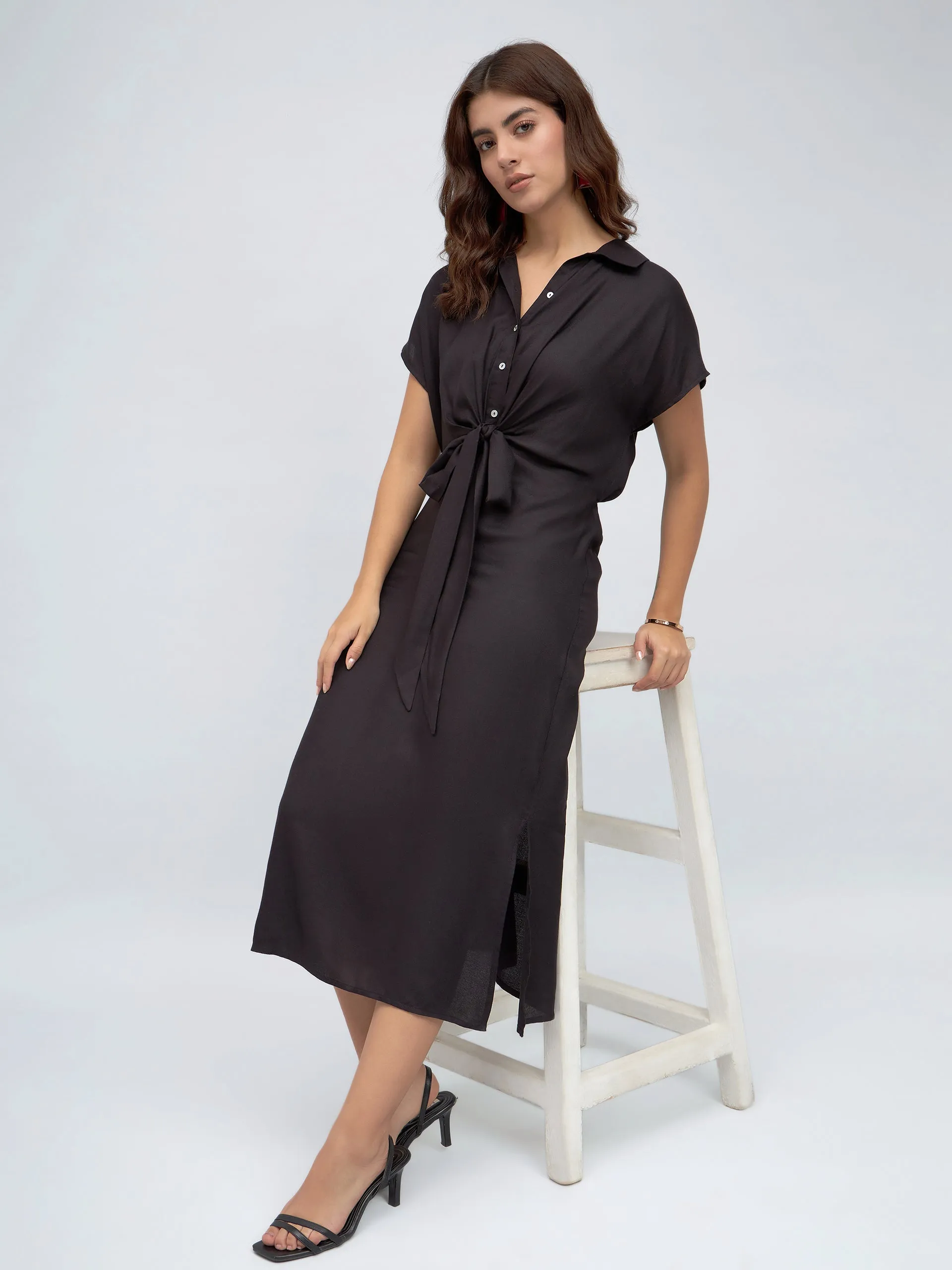 DL Woman Shirt Collar Regular Fit Solid Black Midi Tie-Up Dress