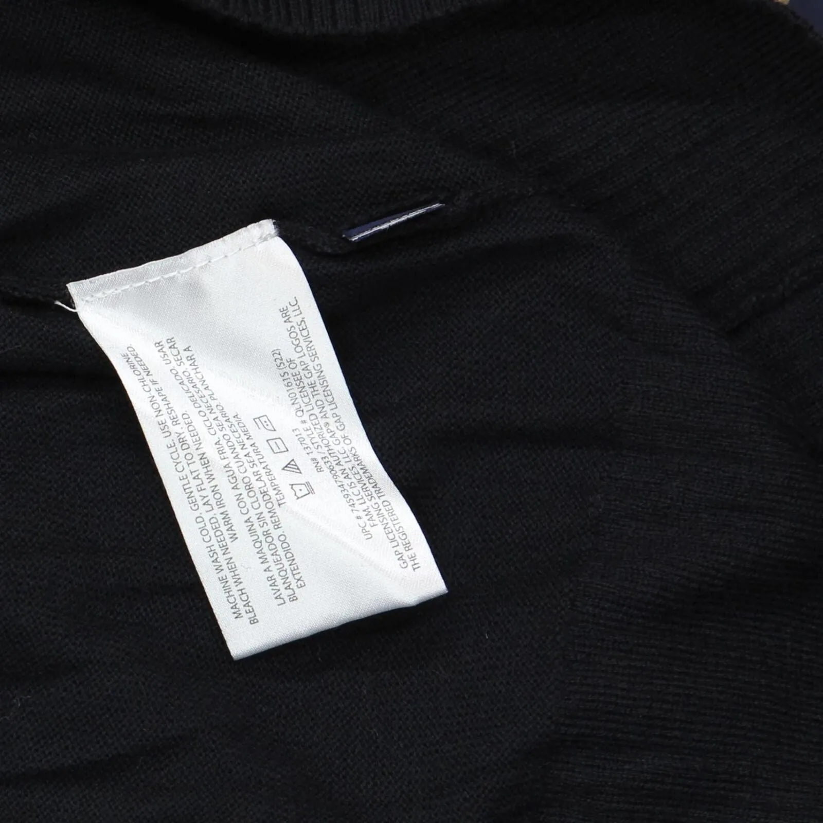 Gap Women's Relaxed Fit Comfortable Lightweight V-Neck Sweater QLSN01615