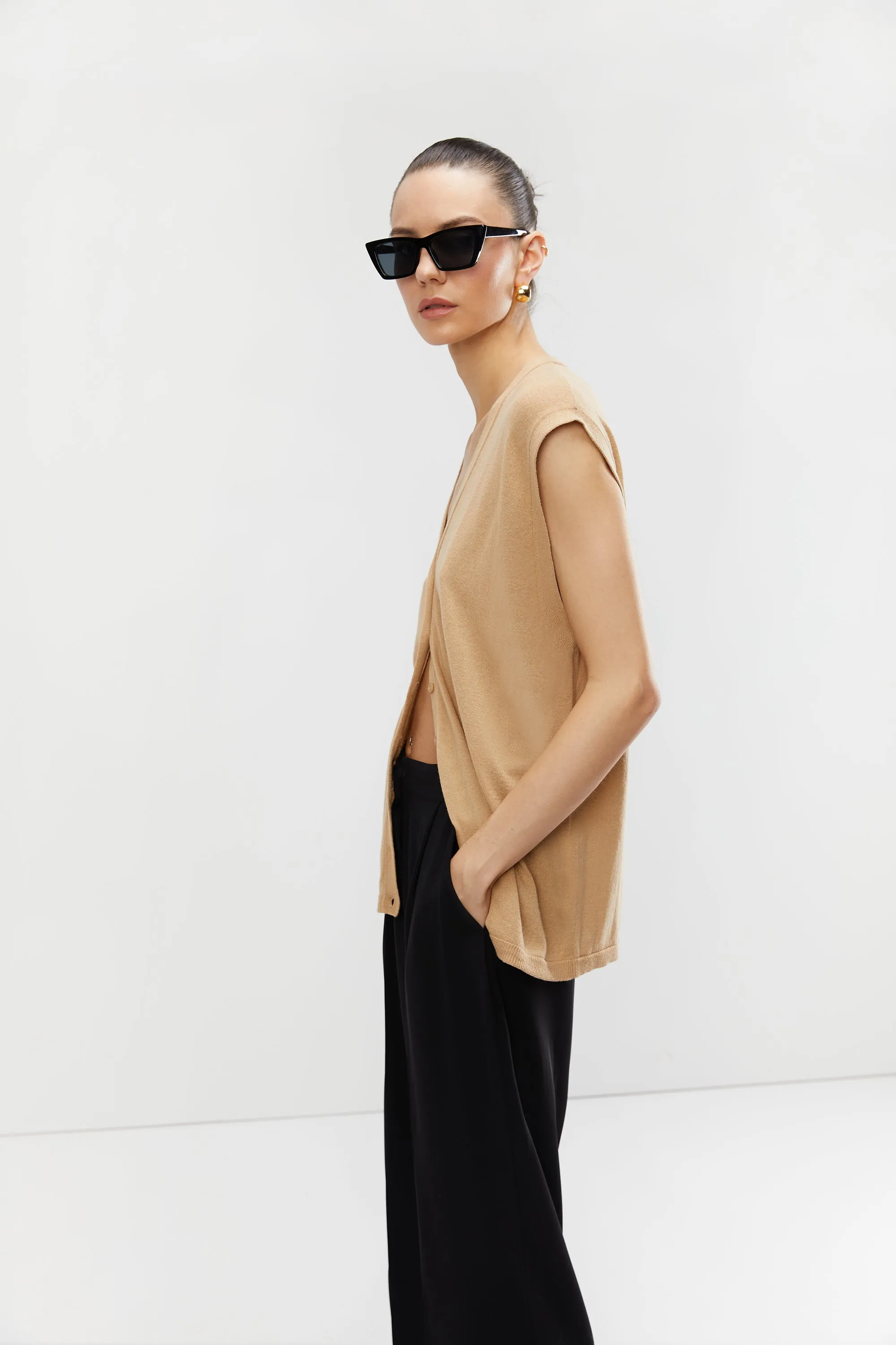 RELAXED FIT VEST